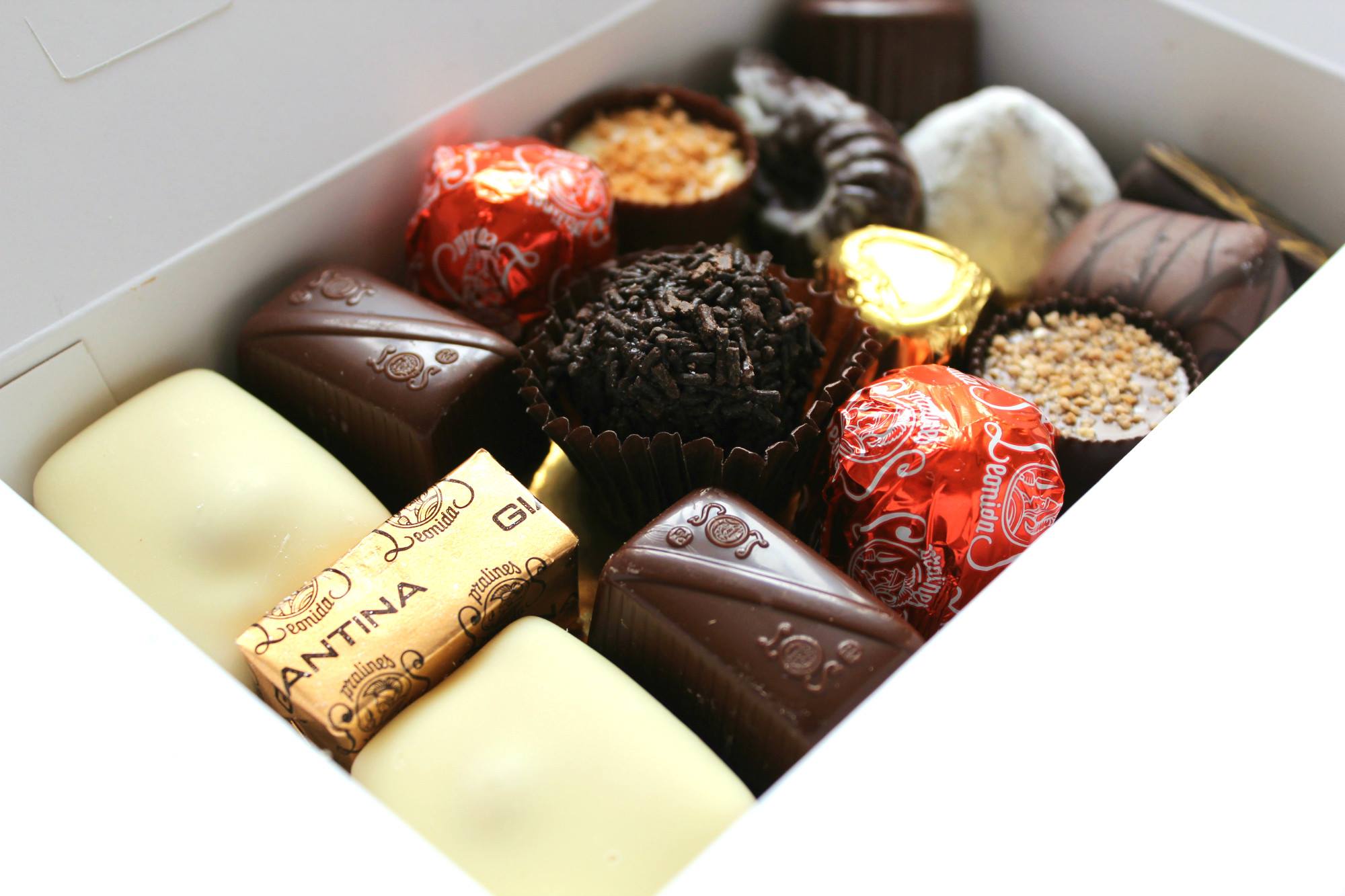 cadou praline Leonidas - degustare
